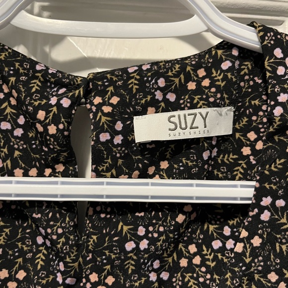 Black flower pattern blouse - Picture 2 of 3